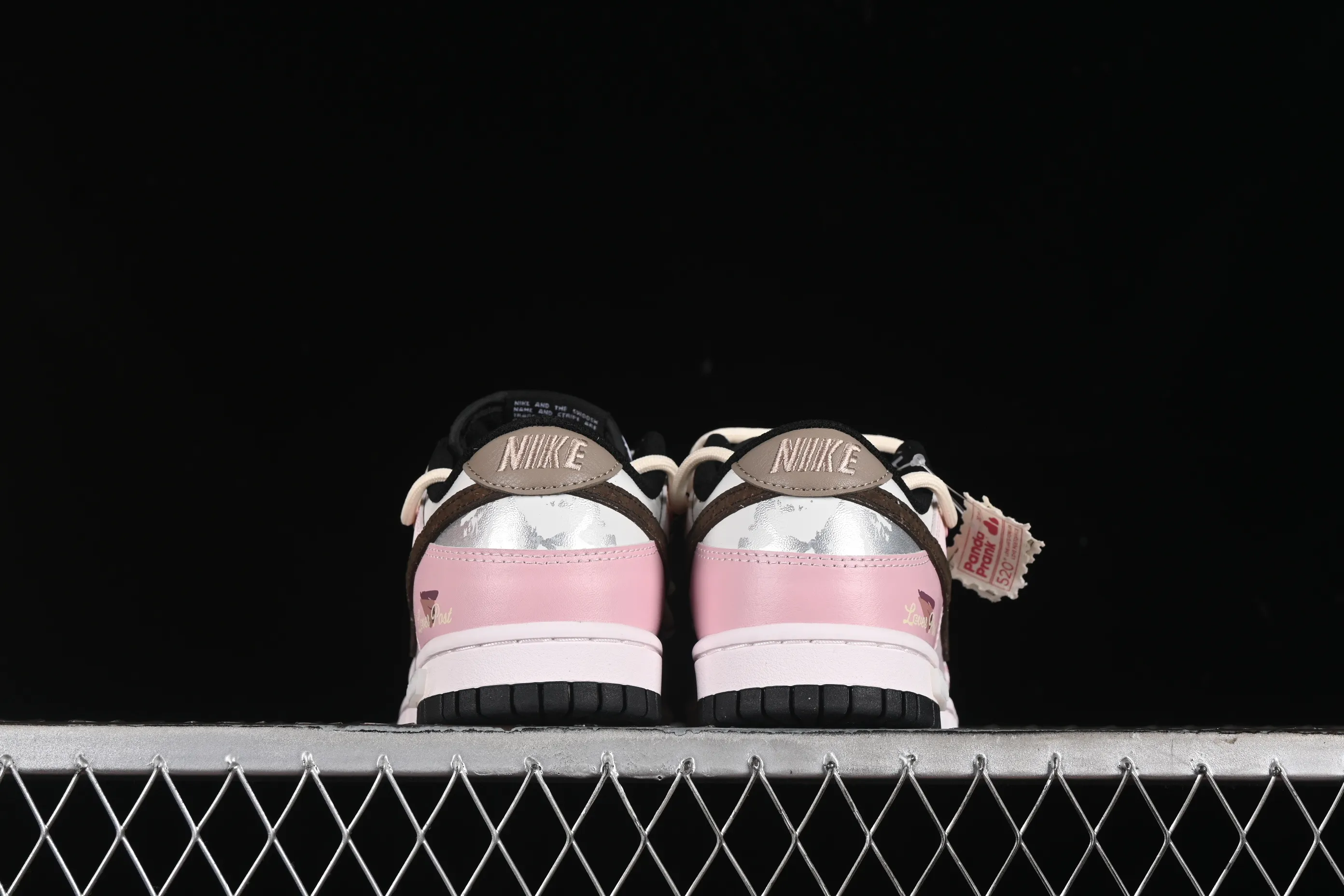 All categories Nk SB Dunk series Nk SB Dunk Low low-top sneakers Nk Dunk Low Panda Prank Special project heart-warming email Heart Rose Special gift box Low-top casual sneakers CW1590-100